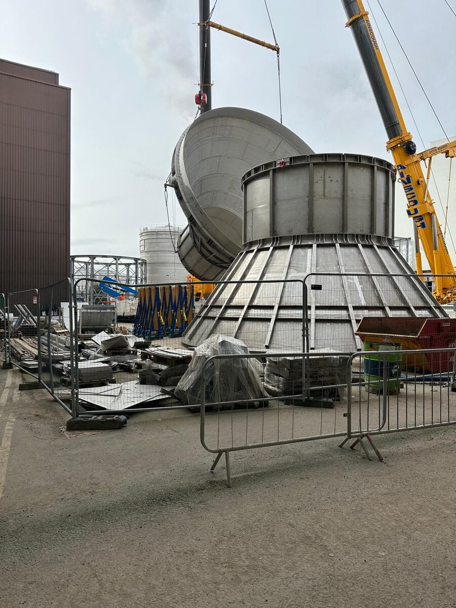 Conical hopper ready to be lifted