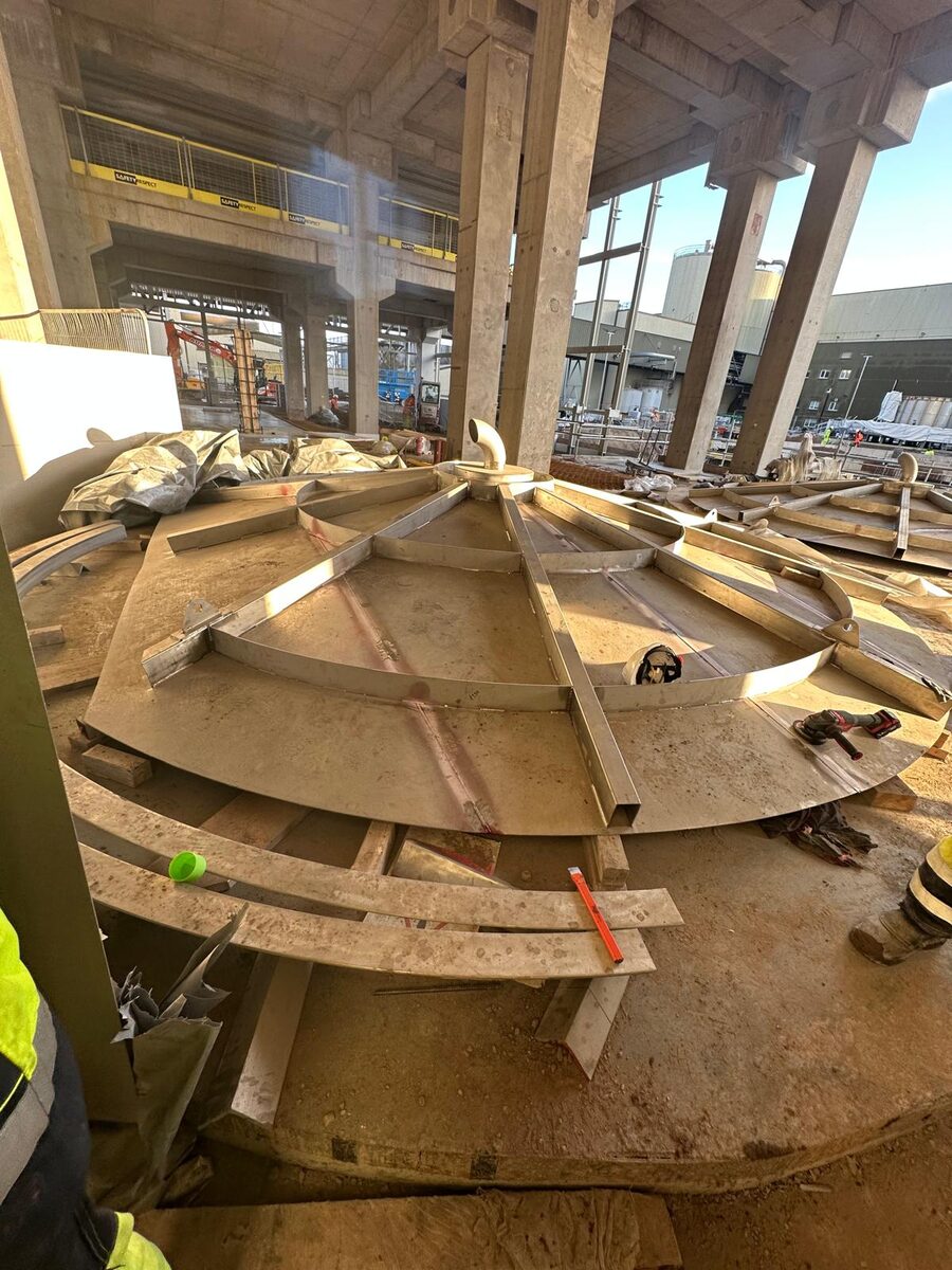 Tank roof prefabrication in the workshop